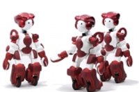 ヒューマノイドロボット「EMIEW3」（日立製作所発表資料より）