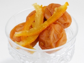 夏は「冷やしみかん梅」(岩本食品発表資料より) 夏は「冷やしみかん梅」(岩本食品発表資料より)