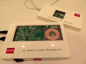 ロームが展示を行っていたQi規格ミディアムパワーの認証取得済みリファレンスボード ロームが展示を行っていたQi規格ミディアムパワーの認証取得済みリファレンスボード