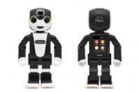 モバイル型ロボット電話「ロボホン」の正面（左）と背面（シャープ発表資料より）