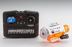 シー・シー・ピーが28日に発売する、水中撮影ができるカメラ付きの小型潜水艦「サブマリナーカメラ」（写真：同社発表資料より）
