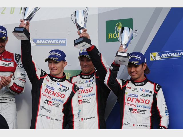 2016年FIA世界耐久選手権(WEC)開幕戦である「英・シルバーストーン6時間レース」で2位表彰台に立ったトヨタTS050 HYBRID 6号車のドライバー。マイク・コンウェイ(Mike Conway イギリス)選手/ステファン・サラザン(Stéphane Sarrazin フランス)選手/小林可夢偉(Kamui Kobayashi 日本)選手 2016年FIA世界耐久選手権(WEC)開幕戦である「英・シルバーストーン6時間レース」で2位表彰台に立ったトヨタTS050 HYBRID 6号車のドライバー。マイク・コンウェイ(Mike Conway イギリス)選手/ステファン・サラザン(Stéphane Sarrazin フランス)選手/小林可夢偉(Kamui Kobayashi 日本)選手