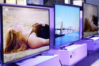 シャープは、液晶テレビ新型4K「AQUOS」3シリーズ7モデルを6月10日より順次発売する。同社が新たに提案する「ココロビジョンプレーヤー」を繋げると、人工知能がユーザーのテレビ視聴傾向から嗜好を学び、放送予定番組やオンデマンドからおすすめ番組を通知してくれる。