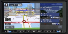 クラリオンが発売するスーパーワイド7.7型AVナビゲーション「MAX776W」(クラリオンの発表資料より) クラリオンが発売するスーパーワイド7.7型AVナビゲーション「MAX776W」(クラリオンの発表資料より)