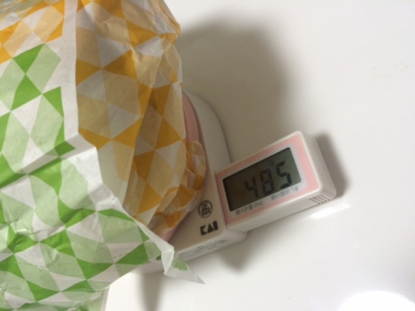 期間限定で復活したロッテリアの驚愕ハンバーガー「全部のせバーガー」は、1個何と485g。 期間限定で復活したロッテリアの驚愕ハンバーガー「全部のせバーガー」は、1個何と485g。