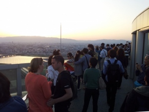 「梅田スカイビル(大阪市北区大淀中)」もこれまで最高だった開業翌年の記録を大幅に塗り替え、2016年1月までの1年間で121万8000人が「空中庭園展望台」に来場 「梅田スカイビル(大阪市北区大淀中)」もこれまで最高だった開業翌年の記録を大幅に塗り替え、2016年1月までの1年間で121万8000人が「空中庭園展望台」に来場