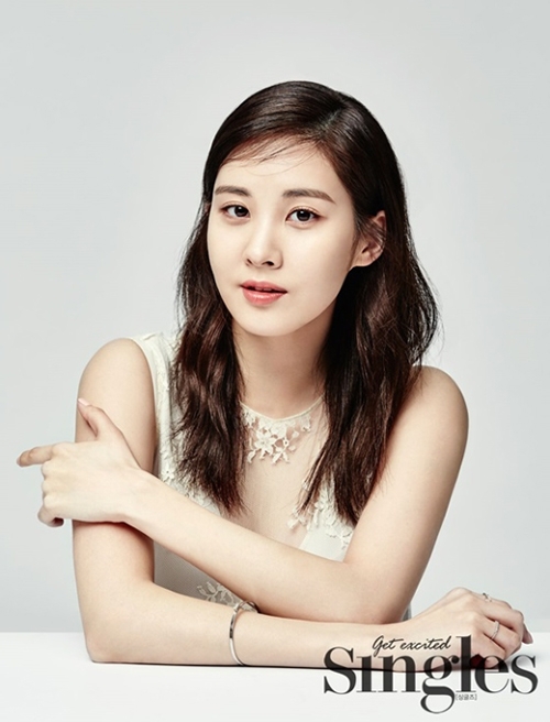 少女時代のソヒョンが滑らかな肌を披露して注目を集めている。写真：Singles