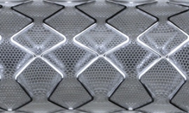 「多孔化カバードステント(NCVC-CS1)」の拡大図(国立循環器病研究センター発表資料より) 「多孔化カバードステント(NCVC-CS1)」の拡大図(国立循環器病研究センター発表資料より)