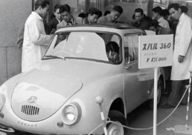 富士重工業は、2017年4月1日付に社名を「株式会社SUBARU」に変更する。写真は、1958年に発売したスバルブランド初代の「スバル360」。(写真提供:富士重工業) 富士重工業は、2017年4月1日付に社名を「株式会社SUBARU」に変更する。写真は、1958年に発売したスバルブランド初代の「スバル360」。(写真提供:富士重工業)