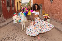 プリーツ プリーズ イッセイ ミヤケのカプセルコレクション、オープニングセレモニーで限定発売 