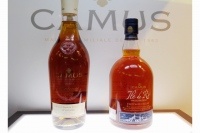 アサヒビールは、フランスの名門カミュ社のプレミアム・コニャック「カミュボルドリーVSOP」(写真左)と「イル･ド･レ クリフサイドセラー」(各700ml)を2016年6月7日から全国で新発売する。なかで右の「イル･ド･レ」は大胆で斬新なコニャックの革命児ともいえる製品