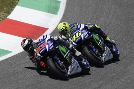 「レース序盤のJ・ロレンソ対V・ロッシ 「レース序盤のJ・ロレンソ対V・ロッシ