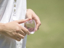 検索サイトgooが8月に恋愛相談にAIが応じるサービスを開始することを発表した。利用料は無料。AIはサイト内での過去の利用者同士のやりとりを分析して相談にのる仕組みとなっている。