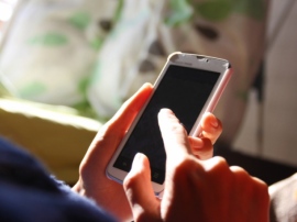 月々のスマホ代を抑えられるとして、「格安スマホ」に注目が集まっている。安い上に使い勝手が変わらないなら格安スマホに乗り換えない手はないように思えるが、格安スマホにも落とし穴がある。 月々のスマホ代を抑えられるとして、「格安スマホ」に注目が集まっている。安い上に使い勝手が変わらないなら格安スマホに乗り換えない手はないように思えるが、格安スマホにも落とし穴がある。