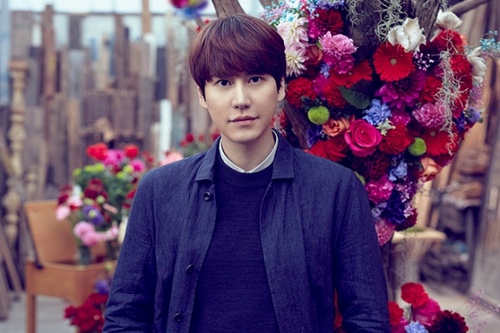 叙情的バラードシンガーのキュヒョンがオリコンのデイリーシングルランキングで1位となって話題を呼んでいる。写真：SMエンターテインメント