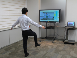 「ロコモヘルパー」での運動能力の測定イメージ(キヤノンマーケティングジャパン発表資料より) 「ロコモヘルパー」での運動能力の測定イメージ(キヤノンマーケティングジャパン発表資料より)