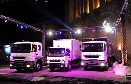 三菱ふそうトラック・バスはFUSOブランドの新型中・大型トラックをクウェート市場に投入開始した。写真は、現地で開催した発表会の様子（同社の発表資料より）