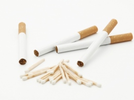 国立がん研究センター発表の「たばこのパッケージに関する意識調査の結果」によると、7割の人が警告表示の面積拡大や画像付きで警告することに賛成している。喫煙率が全体的に“下げ止まり”の中、画像付き警告表示で大きな変化がみられるだろうか。 国立がん研究センター発表の「たばこのパッケージに関する意識調査の結果」によると、7割の人が警告表示の面積拡大や画像付きで警告することに賛成している。喫煙率が全体的に“下げ止まり”の中、画像付き警告表示で大きな変化がみられるだろうか。