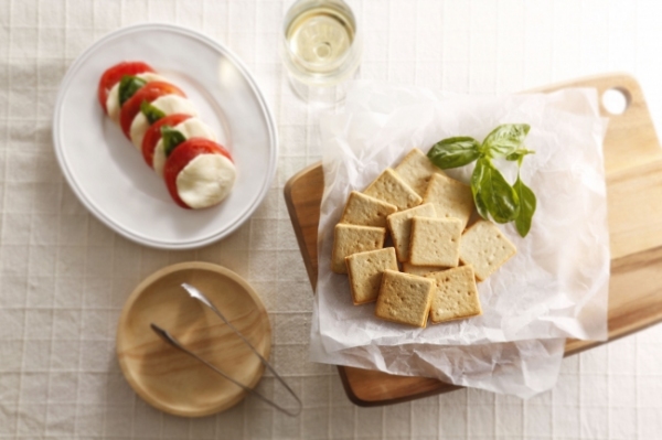 「バジルトマト＆モッツァレラクッキー」（シュクレイ発表資料より）