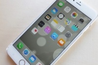 スマートフォンやインターネット回線の営業では、強引な勧誘や説明不足、複雑すぎる解約の条件など、ユーザーが不利になるトラブルが起こりがちだった。今回の法改正は消費者保護の観点から販売する側の規定が強化されている。