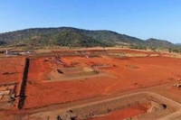 モザンビークのSyrah社鉱区とプラント建設予定地を示す図（丸紅の発表資料より）