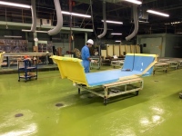 ヤマハ発動機新居工場で、製造中の幼稚園・保育園向けプール。公共施設や小中学校向けのスクールプールをはじめ、レジャー施設や幼稚園・保育園、スポーツ施設などに向けて、これまでに約38,000基の納入実績がある。