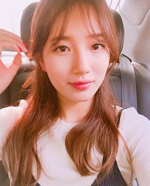 Miss Aのスジがかわいいキャットガールのポーズの写真をアップして注目を集めている。写真：スジのインスタグラム