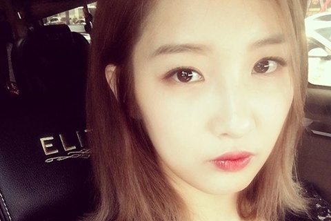 ガールズグループ4minute元メンバーのナム・ジヒョンが解散後初めてSNSに写真をアップし、注目を集めている。写真：ナム・ジヒョン、ホ・ガユンのインスタグラム