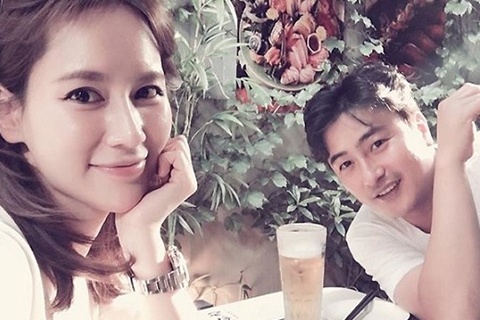 アン・ジョンファンとイ・ヘウォン夫婦が甘いデートを楽しむ姿を公開して視線を集めている。