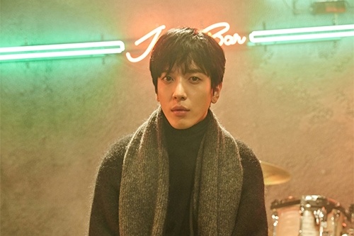 チョン・ヨンファがインサイダー取引に関わった疑いで検察へ出頭した件について、所属事務所であるFNCエンターテイメント側が慎重なコメントを伝えた。[写真]FNCエンターテイメント