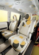 コンパクト2BOXカー「ポルテ」の特別仕様車「F“a la mode Trois”」（写真提供：トヨタ自動車）