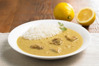 「素材を生かしたシチリアレモンのクリーミーチキンカレー」（良品計画発表資料より）