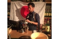 「JAMESON」のミドルトン蒸留所で行われたカクテルコンペティション世界大会に日本代表として出場したみごとに優勝した日本人バーテンダー、東京「Bar霞町嵐」所属の新井和久氏。日本人の優勝は初めて