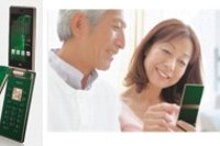 ケータイ「AQUOS K」（KDDI発表資料より）