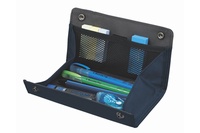 （左）「ウィズプラス」携帯シーン使用イメージ　（右）「ウィズプラス」ペントレー使用イメージ（コクヨの発表資料より）