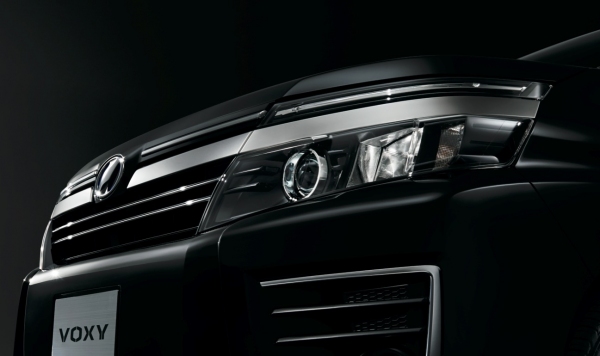 ミニバン「ヴォクシー」の特別仕様車 「S“煌Ⅱ”」のフロントグリル＆フロントグリルモール（写真提供：トヨタ自動車）