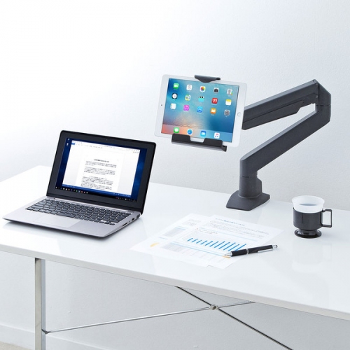 13日、9～12インチのiPad・タブレットをモニタアームに取り付けるためのホルダー「CR-LATAB20BK」（写真提供：サンワサプライ）