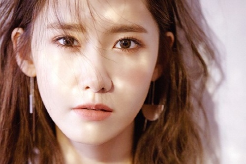 少女時代のユナがまぶしく魅力的な美しさを披露して視線を引きつけた。写真：HIGH CUT