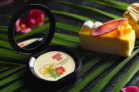 アナ スイ×東京マリオットホテルのアフタヌーンティー、チョコ入りコンパクトなどユニークなメニュー提供