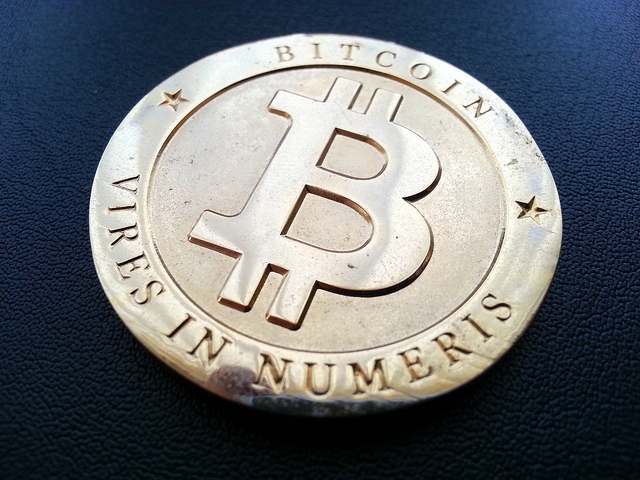 三菱UFJフィナンシャル・グループ(MUFGが、仮想通貨の世界最大の取引所を運営する米コインベースへ出資し、ビットコイン業界に参入することが明らかになった。ビットコインはしばしば電子マネーと混同されるが、性質が異なる。
