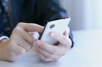 視聴行動分析サービスを提供するニールセンによれば、2016年5月時点でのスマートフォンからのインターネット利用者数は5,570万人で、そのうちMVNO(仮想移動体通信事業者)での契約割合が昨年6月の5%から倍増し10%であったとのこと。