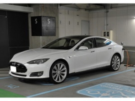米テスラ社の代表車種「モデルS」搭載の運転支援システム「オートパイロット」作動中に運転者が死亡する事故を起こしたことで、自動運転普及に黄信号? 米テスラ社の代表車種「モデルS」搭載の運転支援システム「オートパイロット」作動中に運転者が死亡する事故を起こしたことで、自動運転普及に黄信号?