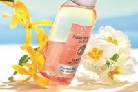 ロクシタンより、しっとりまとまるツヤ髪を作る「ファイブハーブス リペアリングカクテルヘアオイル」が登場