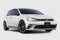 限定車第2弾モデル名は「Golf GTI Clubsport Street Edition」、オリックホワイト・マザーオブパールエフェクトは、6.48万円のオプションカラー。搭載エンジンはオリジナルGTI比45psアップの265ps仕様、ブーストが効くと290psまで出力がアップする
