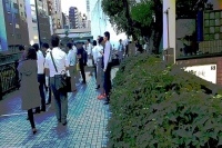 ウォークインサイトの提供するリアル店舗の顧客傾向分析サービス「ウォークインサイト」による、ポケモンGOが店舗前通行量に与える影響とその持続期間についての追加分析を行った。店舗Aの前の交通量が、ポケモンGOリリース直後の第一回目(7月24日)の調査と第二回目(8月15日)の調査でどう変化したかを比較。