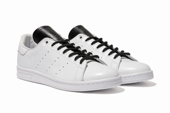 アディダス（adidas）から、高級感溢れるモノトーンカラーリングの「スタンスミス」を新発売