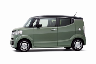 ホンダがマイナーモデルチェンジして9月16日に発売する軽乗用車「N-BOX SLASH（X・ターボパッケージ）」（写真提供：ホンダ）