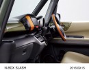 ホンダがマイナーモデルチェンジして9月16日に発売する軽乗用車「N-BOX SLASH(X・ターボパッケージ)」のインパネイメージ(トレッキング スタイルオプション装着車)(写真提供:ホンダ) ホンダがマイナーモデルチェンジして9月16日に発売する軽乗用車「N-BOX SLASH(X・ターボパッケージ)」のインパネイメージ(トレッキング スタイルオプション装着車)(写真提供:ホンダ)