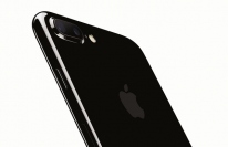 国内の携帯大手3社が16日に発売した米アップルの最新スマートフォン「iPhone 7」（写真提供：アップル）