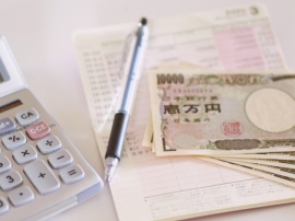 法改正により、2017年1月から現役世代のほぼ全員が「個人型確定拠出年金」に加入できるようになる。新たに加入の対象者となるのが、公務員や第3号被保険者の専業主婦、勤務先に会社型確定拠出年金や厚生年金基金があるサラリーマンの計約2600万人。